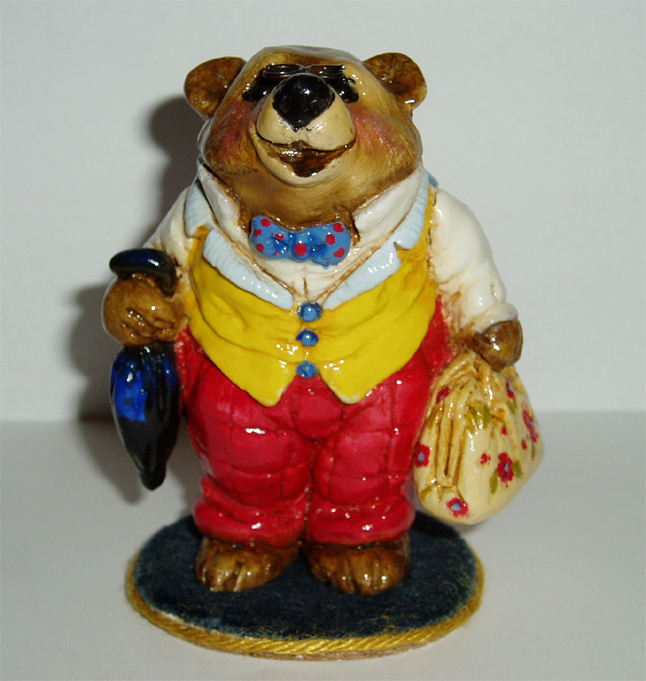 BR-05_Traveling_Bear_yellow_vest_red_pants