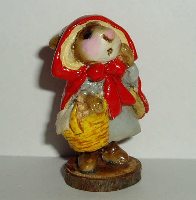 FT-02_Little_Red_Riding_Hood_Mouse_solid_gray
