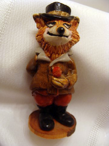 FX-02_Dandy_Fox_brown_coat_black_hat