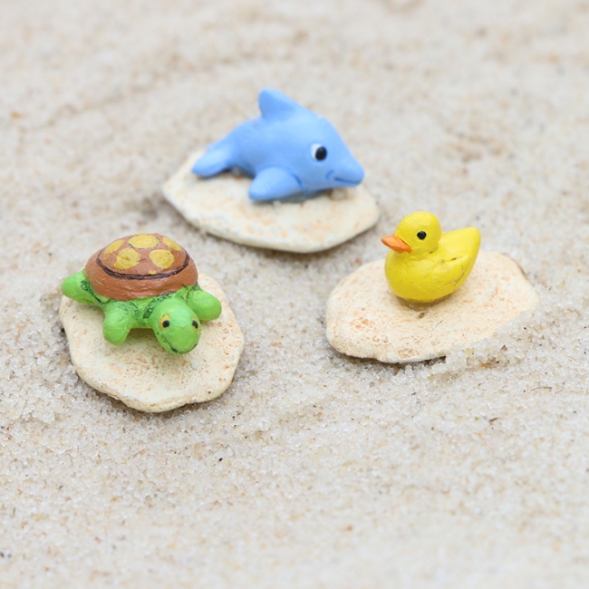 INC-18 Tiny Beach Toys