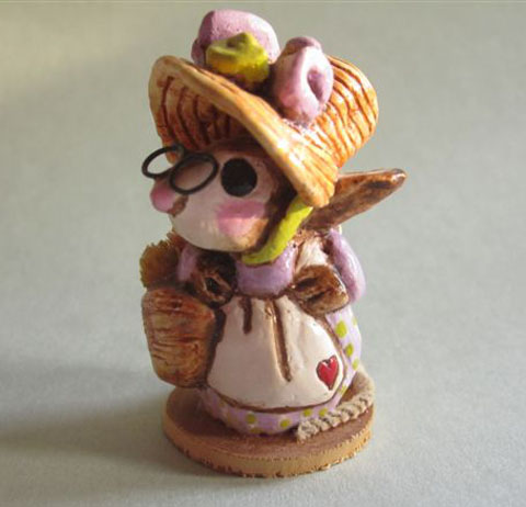 M-002a Miss Mouse with Straw Hat