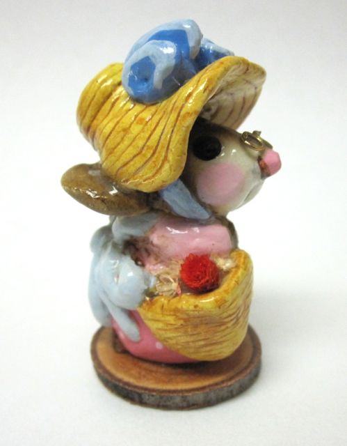 M-002a_Miss_Mouse_with_Straw_Hat_pink_right