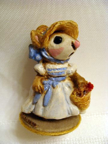 M-012_May_Belle_Mouse_blue_on_white