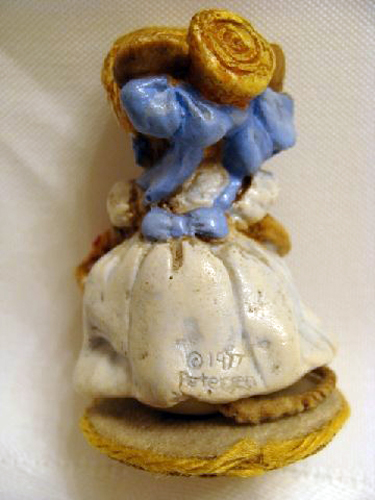 M-012_May_Belle_Mouse_blue_on_white_back
