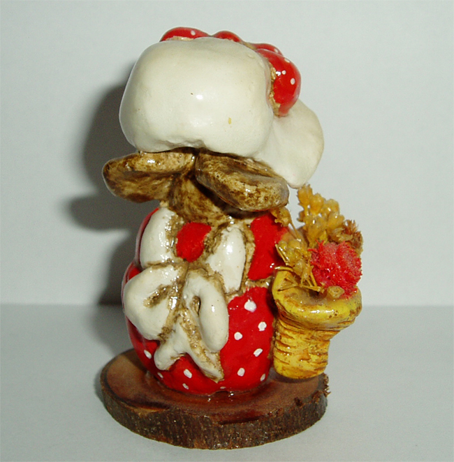 M-015a_Mrs_Mousey_red_back