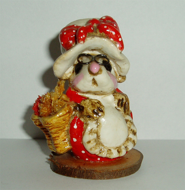M-015a_Mrs_Mousey_red_front