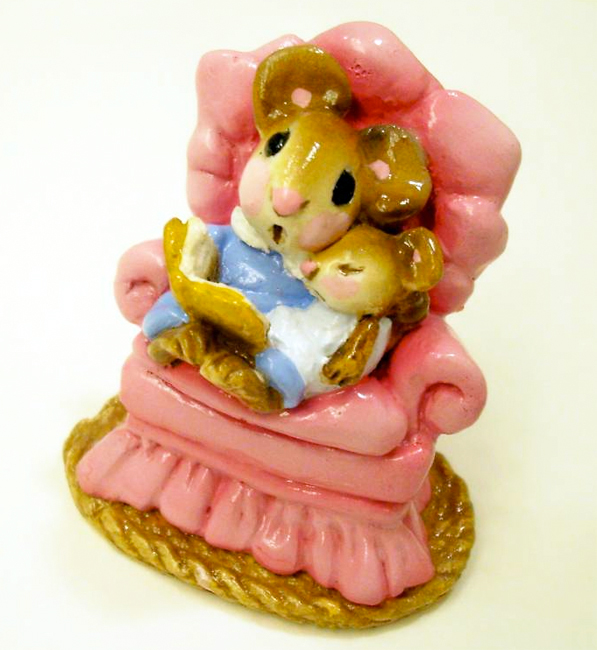 M-019_Baby_Sitter_pink_chair_blue_baby