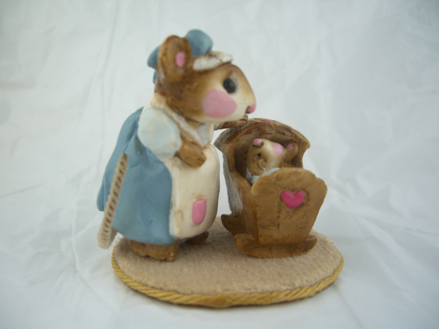 M-035_Rock-a-bye_Baby_Mouse_solid_blue