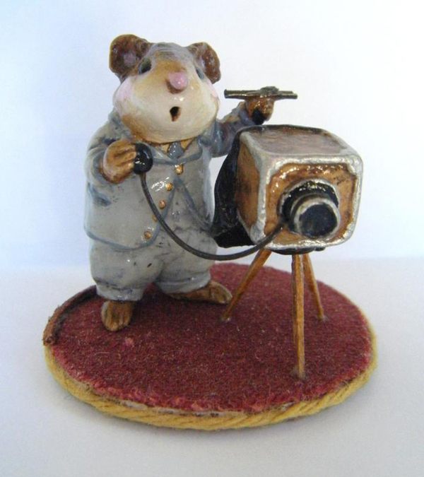 M-048_Photographer_Mouse_gray