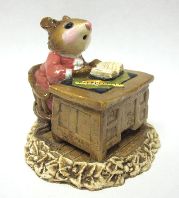 M-056_School_Marm_Mouse_pink