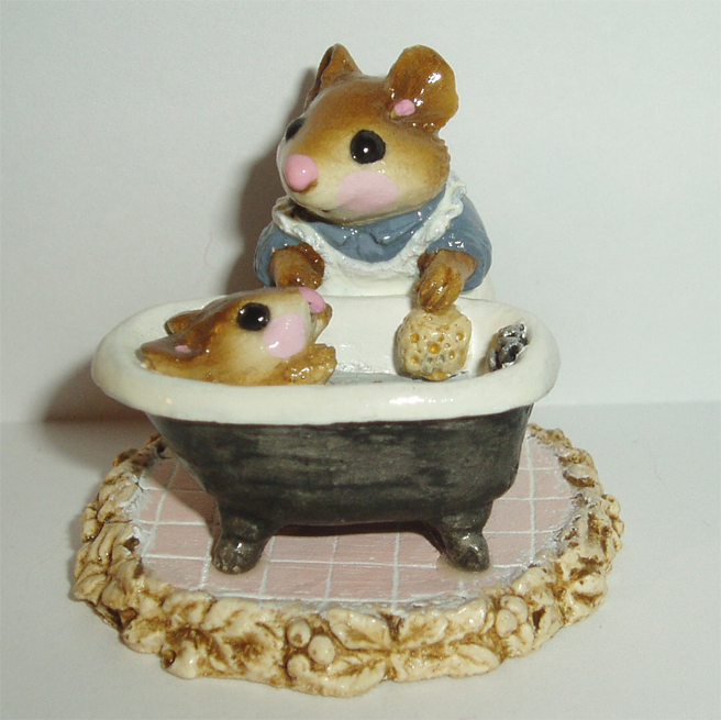 M-060_Mom_and_Squeaky_Clean_leaf_base