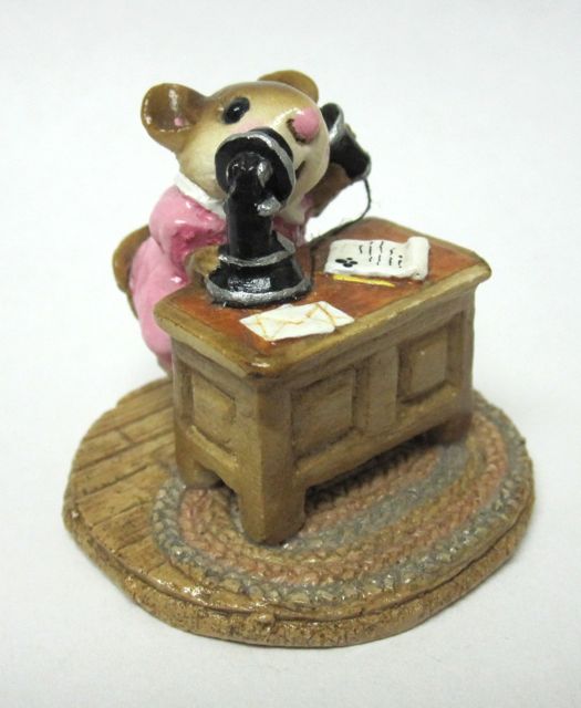 M-068 Office Mousey