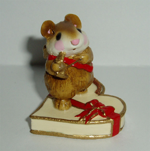 M-094_Cupid_Mouse_cream_heart