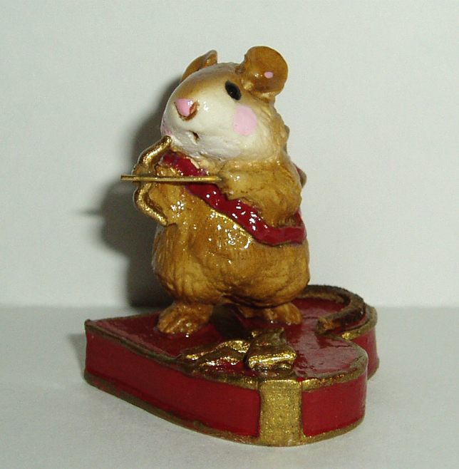 M-094_Cupid_Mouse_red_heart_gold_bow