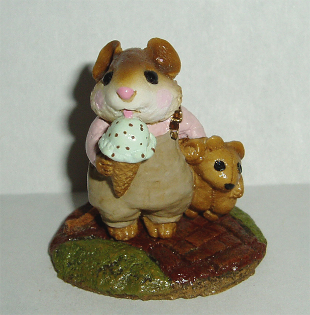 M-100_Mouseys_Cone_mint_chocolate_chip