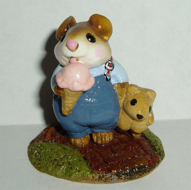 M-100_Mouseys_Cone_strawberry