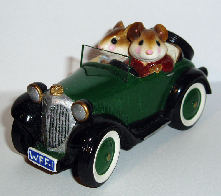 M-132_Sunday_Drivers_green_car_maroon_jacket