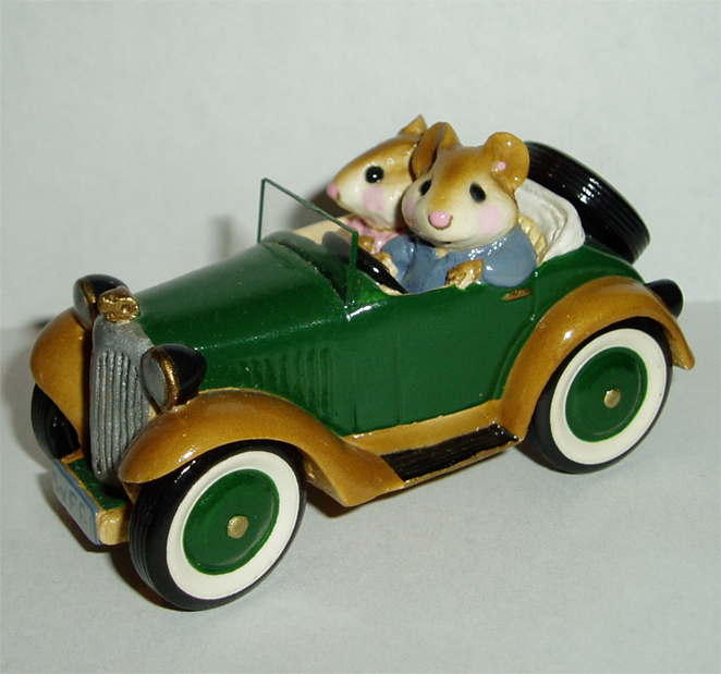 M-132_Sunday_Drivers_green_car_tan_fenders