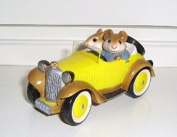 M-132_Sunday_Drivers_yellow_car_tan_fenders