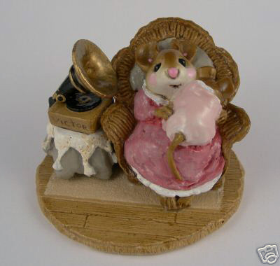 M-176_Grammy_Phone_tan_pink_pink