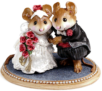 M-200_The_Wedding_Pair_redflowers