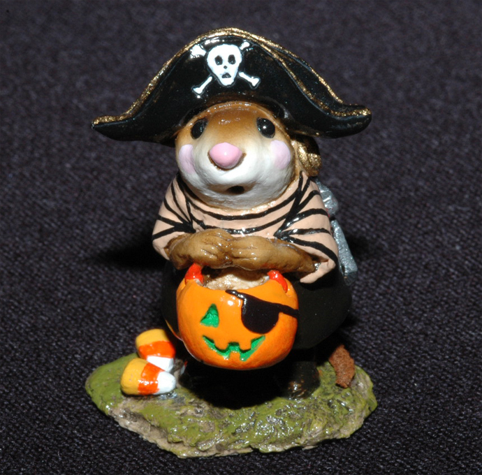 M-216_Little_Pirate_Kidd_orange_tooth