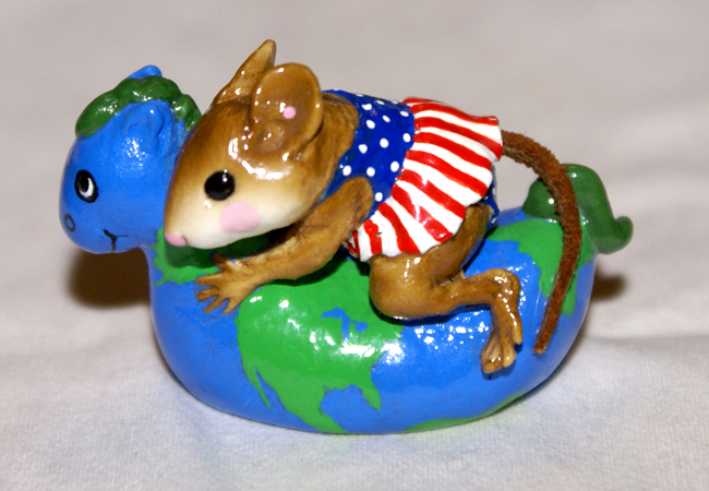 M-219_Spotted_Sea_Horse_globe_left
