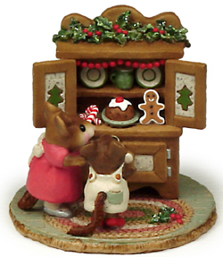 M-241_Christmas_Cupboard_brown
