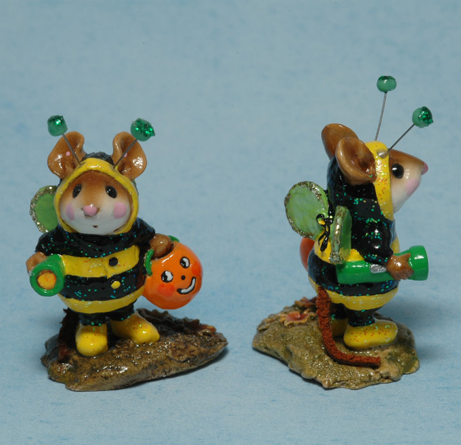 M-252_Bee_Dazzled_green_flashlight_large_antenna