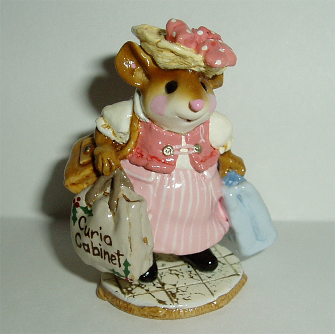 M-264_Mall_Mom_Curio_Cabinet_pink_bow_front