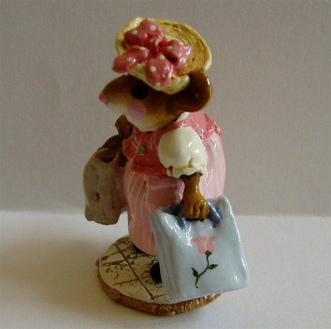 M-264_Mall_Mom_Curio_Cabinet_pink_bow_left