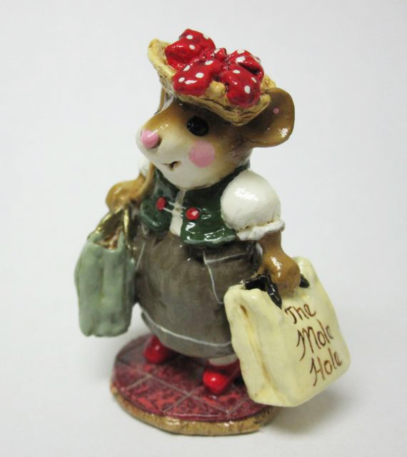M-264_Mall_Mom_Mole_Holes_taupe_dress_bright_red_shoes