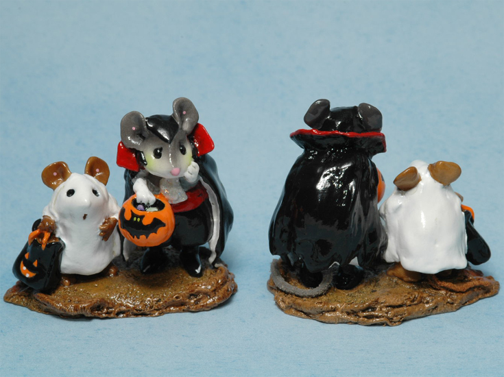 M-284_Two_Scared_Spooks_red_pict2
