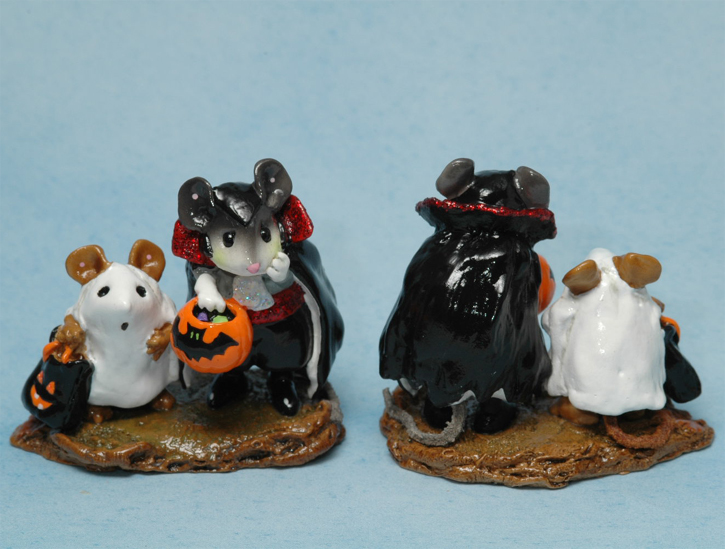 M-284_Two_Scared_Spooks_redglitter_pict2