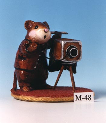 M-048 Photographer Mouse