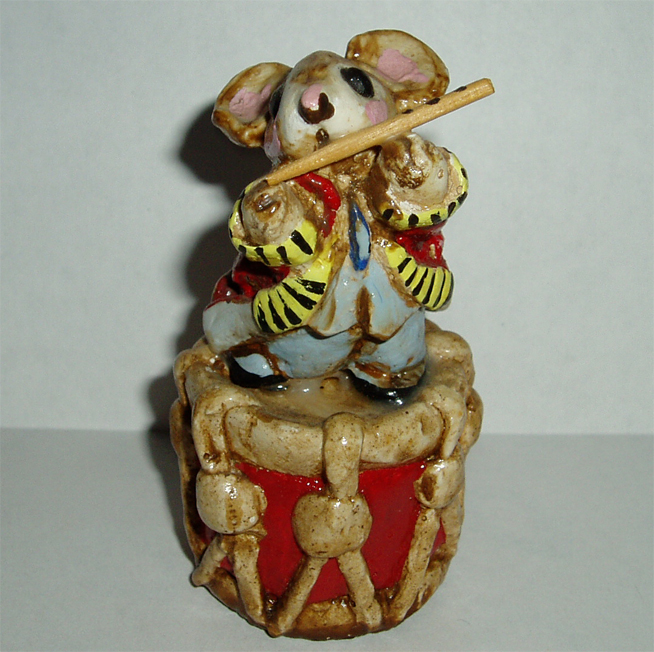 MM-01 Mouse on Drum with Fife