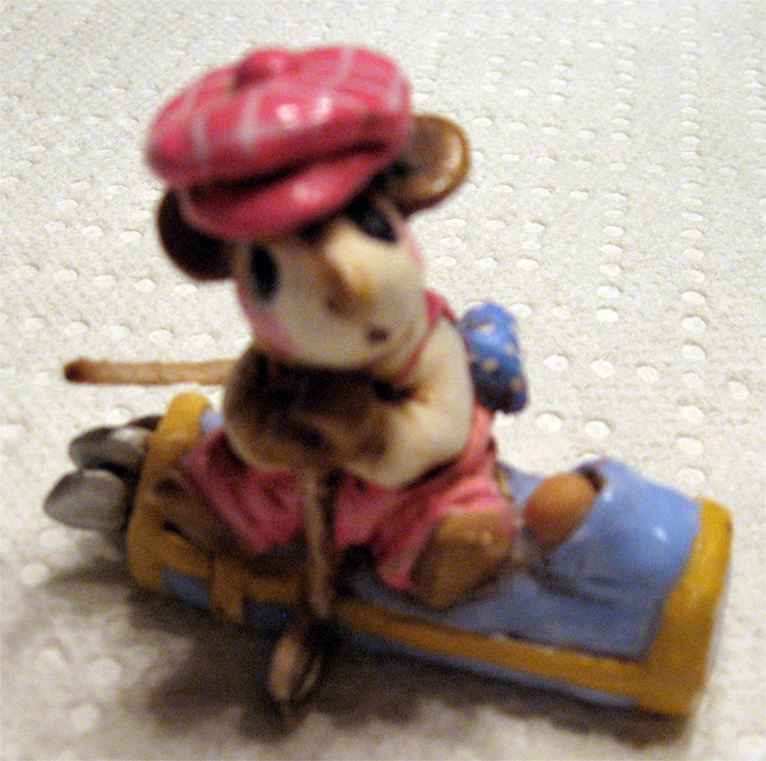MS-07_Golfer_Mouse_pink_pants_blue_mustard_bag