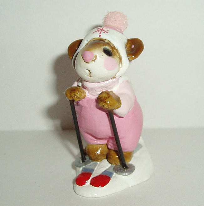 MS-09_Skier_Mouse_pink_pants_pink_top_knot