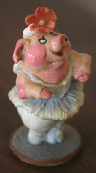P-7_Piggy_Ballerina_blue_plain_base_front