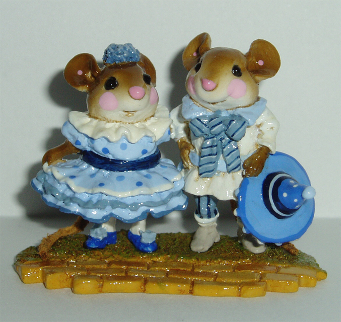 WWO-6_Munchkins_polka_dot_dress
