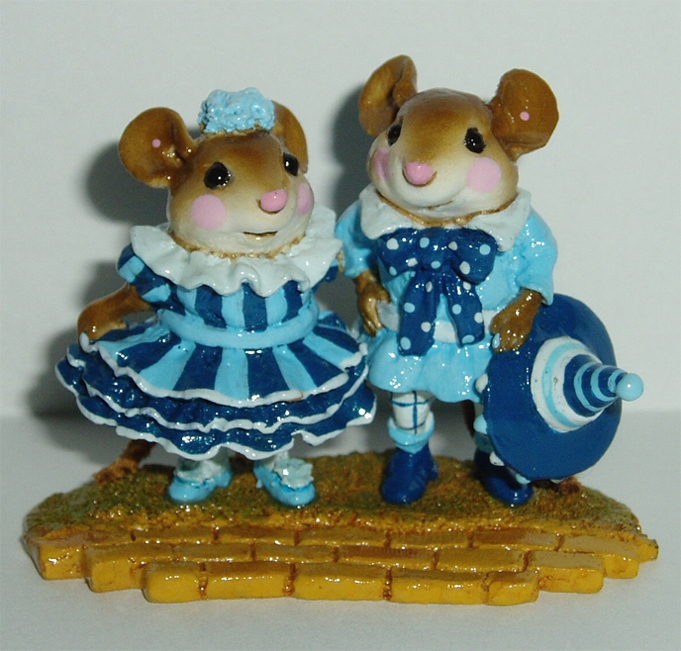 WWO-6_Munchkins_striped_dress_light_blue_suit